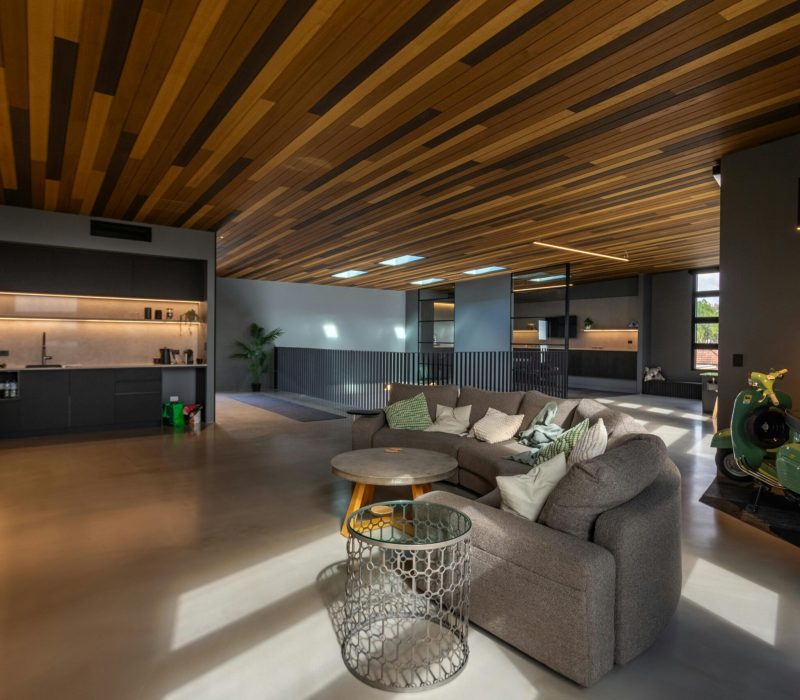 pexels-macourt-media-1519726-22764113